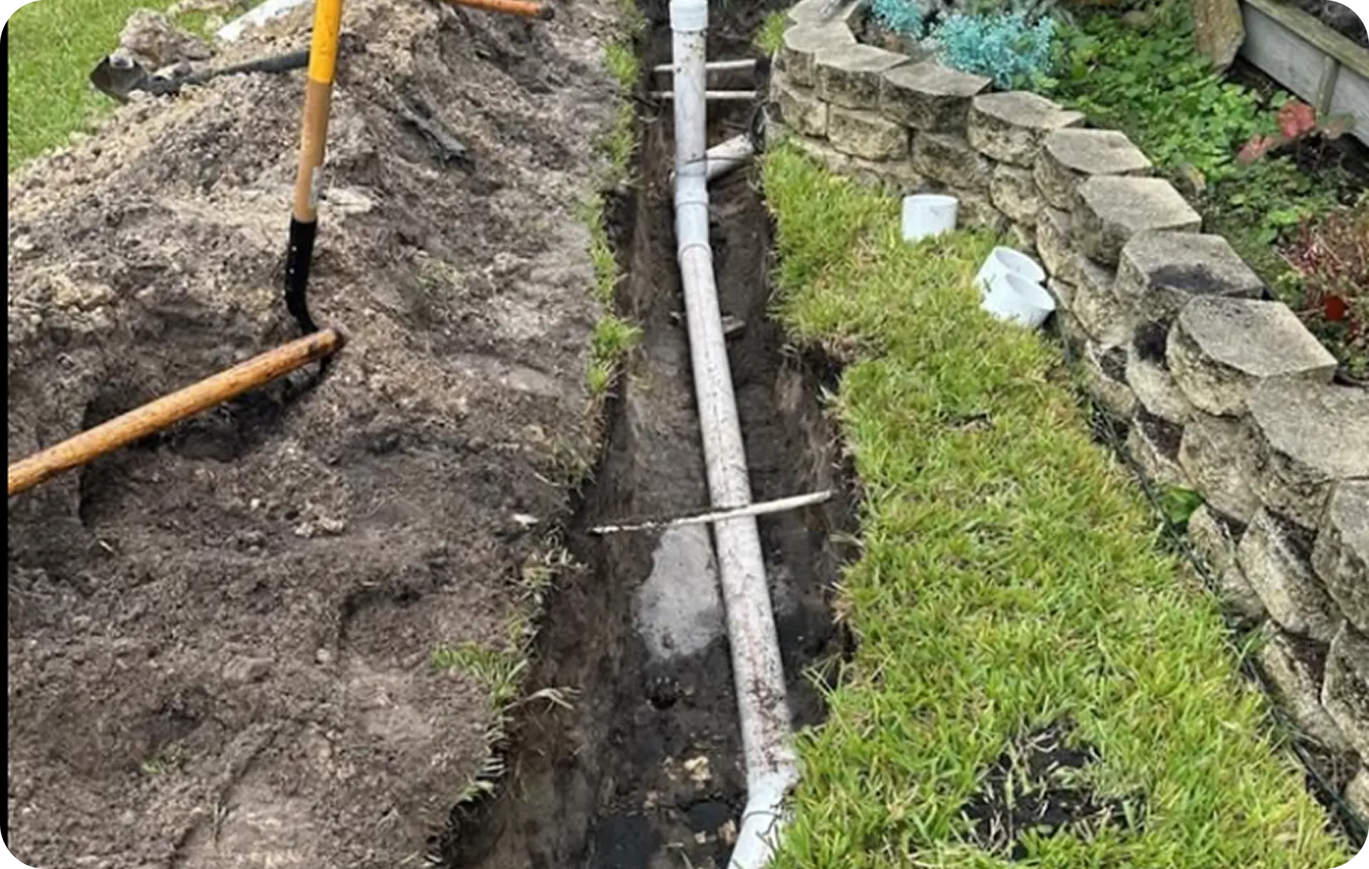 Tunnel plumber replacing a broken sewer line in Fort Lauderdale, FL